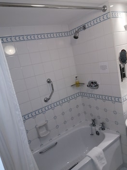Standard Room, 1 Queen Bed