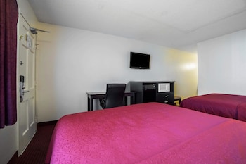Standard Room, 2 Queen Beds, Non Smoking (1st Floor)