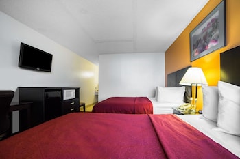 Standard Room, 2 Double Beds, Accessible, Smoking (Shower Only)