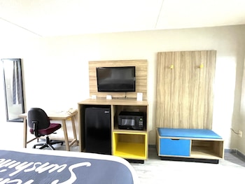 Room, 1 Queen Bed, Accessible