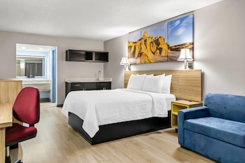 Room, 1 Queen Bed, Non Smoking (Efficiency, 2nd Floor)