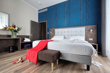 Deluxe Double Room (Deluxe Queen Double)