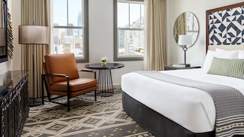 Standard Room, 1 King Bed, City View