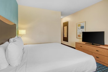 Standard Room, 1 King Bed, Accessible, Non Smoking
