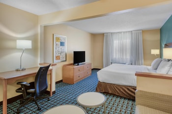 Suite, 1 King Bed, Non Smoking (with Sofabed)