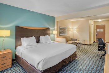 Suite, 1 King Bed, Non Smoking (with Sofabed)