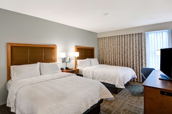Room, 2 Queen Beds, Accessible, Bathtub (Mobility & Hearing)