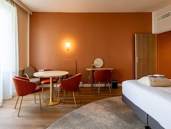 Deluxe Room, 1 King Bed with Sofa bed