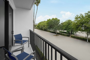 Room, 2 Queen Beds, Balcony (Mobility Accessible, Roll-in Shower)