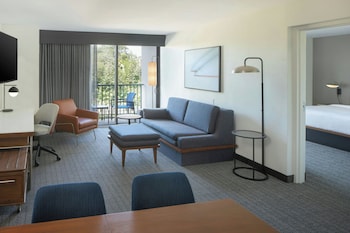 Suite, 1 Bedroom, Balcony (Mobility/Hearing Access, Roll-in Shwr)