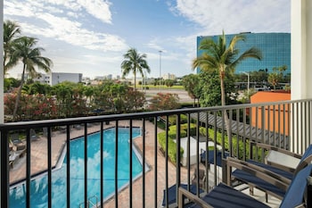 Room, 2 Queen Beds, Pool View
