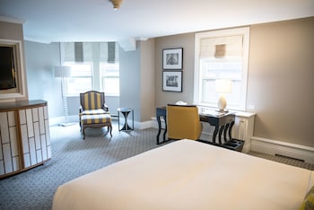 Deluxe Room, 1 King Bed, City View