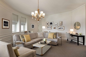 Elizabeth II Suite