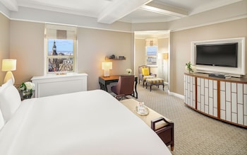 Deluxe Room, 1 King Bed, City View