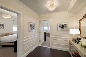 Elizabeth II Suite