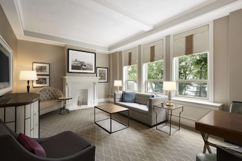 Frontenac Suite
