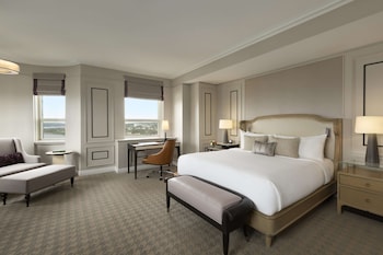 Fairmont Gold, Signature Room, 2 Double Beds