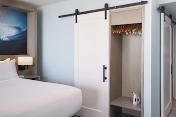 Room, 2 Queen Beds, Accessible (Bathtub)