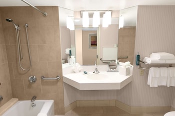 Room, 1 King Bed, Accessible, Bathtub (Mobility/Hearing, Skyline View)