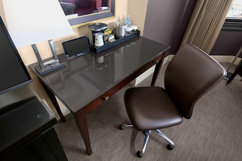 Room, 1 King Bed, Accessible (Mobility/Hearing, Roll-in Shower)