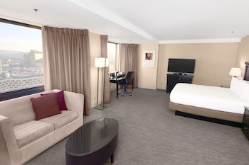 Junior Suite, 1 King Bed (Deluxe View)