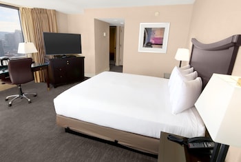 Deluxe Room, 1 King Bed, Corner (Deluxe View)