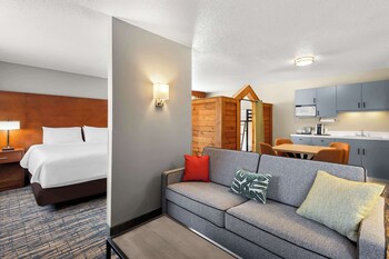 Family Suite, Multiple Beds, Non Smoking, Refrigerator & Microwave (with Sofabed)