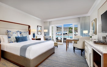 Superior Suite, 1 King Bed, Courtyard Area