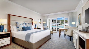 Superior Suite, 1 King Bed, Courtyard Area