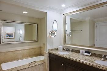 Room, 1 King Bed (Newport)