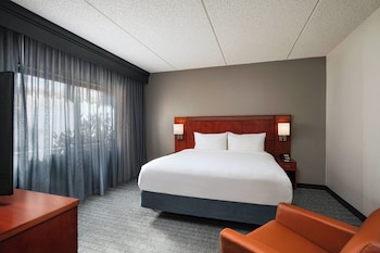 Suite, 1 Bedroom (Mobility/Hearing Accessible, Tub)