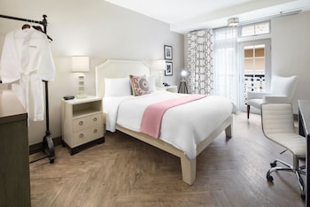 Deluxe Room, 1 Queen Bed, Refrigerator & Microwave, City View