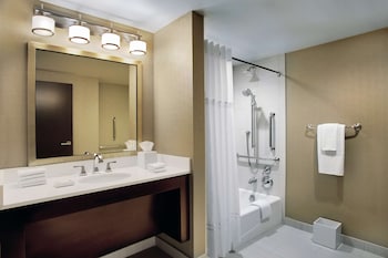 Room, 1 King Bed, Accessible, Bathtub (Mobility & Hearing)