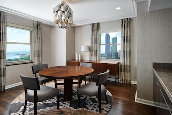 Suite, Multiple Beds, Lake View