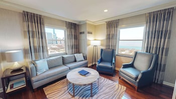 Suite, 1 King Bed