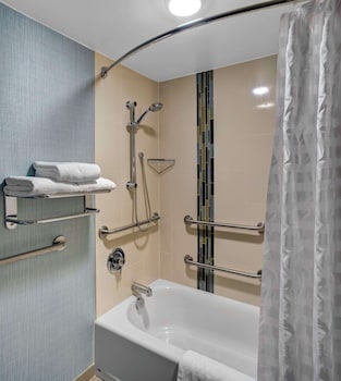 Room, 1 King Bed, Accessible, Bathtub