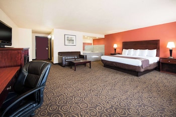 Suite, 1 King Bed, Non Smoking