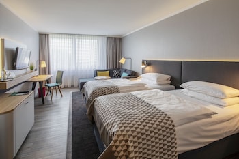 Standard Room, 2 Twin Beds (Standard Tub)
