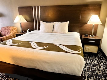 Room, 1 King Bed, Non Smoking (Upper Floor)