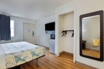 Standard Room, 1 Queen Bed, Non Smoking
