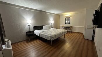 Deluxe Room, 1 King Bed, Non Smoking, Refrigerator & Microwave