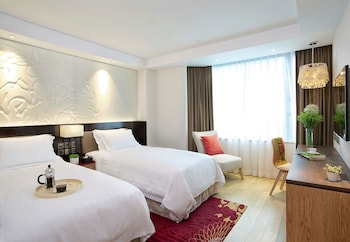 Wharney E-Plus with Twin Beds