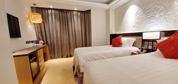 Wharney E-Plus with Twin Beds