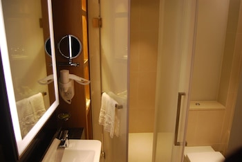 Wharney E-Plus with Twin Beds