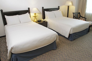 Room, 2 Double Beds, Garden View