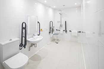 Standard Room, 1 Queen Bed, Accessible (Wheelchair)
