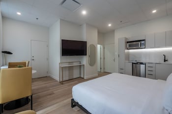 Suite, 1 King Bed, Non Smoking