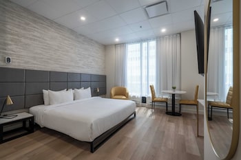 Suite, 1 King Bed, Non Smoking