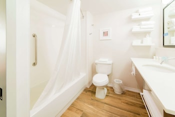 Room, 1 King Bed, Accessible (Hearing)