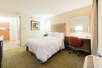 Room, 1 Queen Bed, Accessible (Hearing, Roll-in Shower)